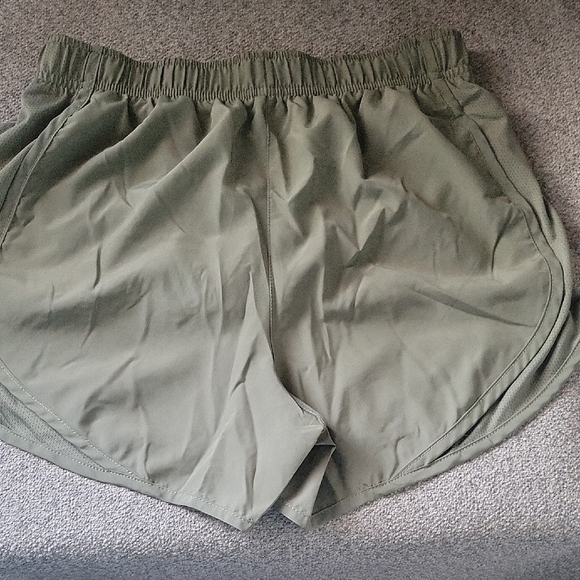 Nike Women's Olive Green Shorts Size S - Picture 3 of 10